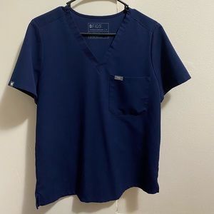 FIGS CATARINA ONE POCKET SCRUB TOP